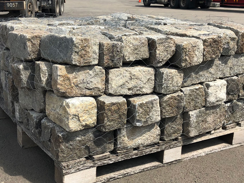 Reclaimed/Used Cobblestone - B & B Granite Block Sales